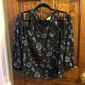 Lily White Flowy Blouse w/ cut out shoulders sizeL